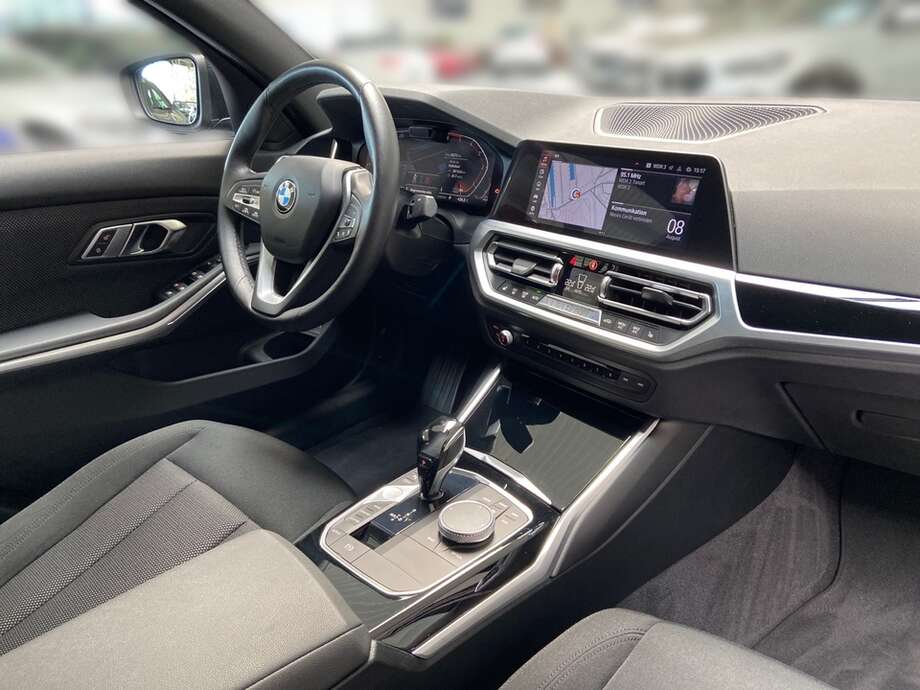 BMW 320d (Bild 12/17)