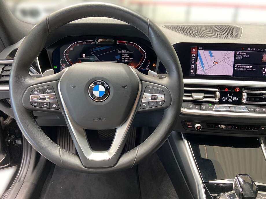 BMW 320d (Bild 13/17)