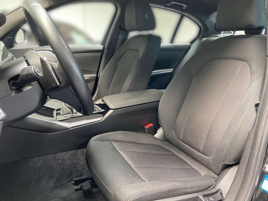 BMW 320d (Bild 16/17)