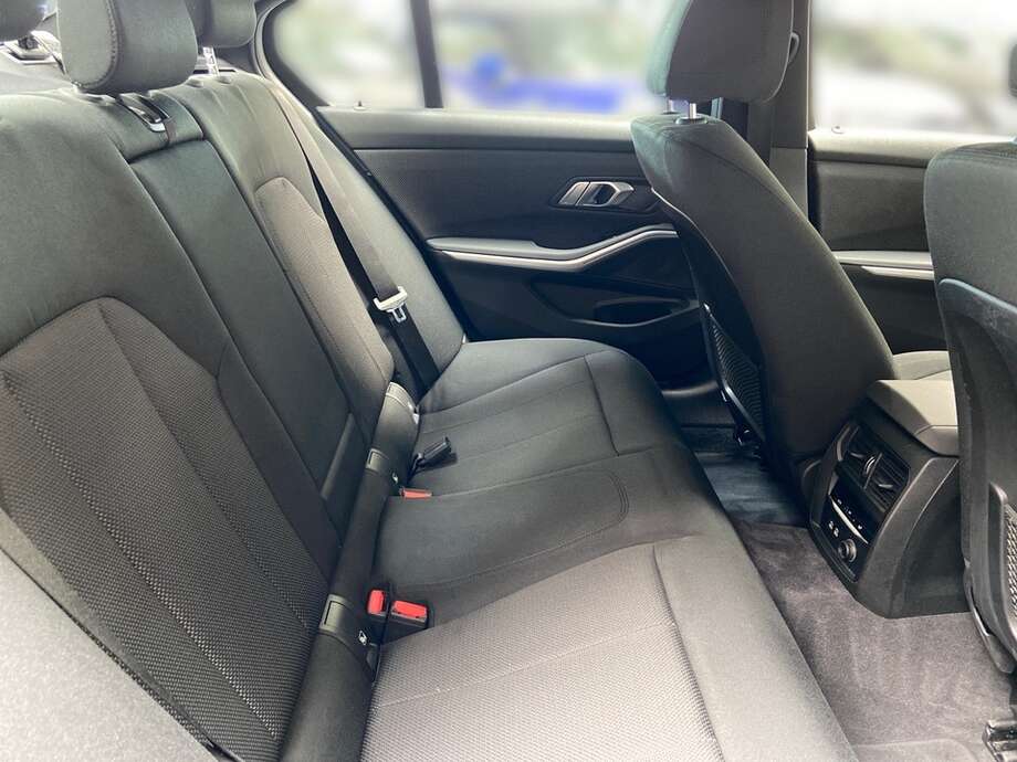 BMW 320d (Bild 17/17)