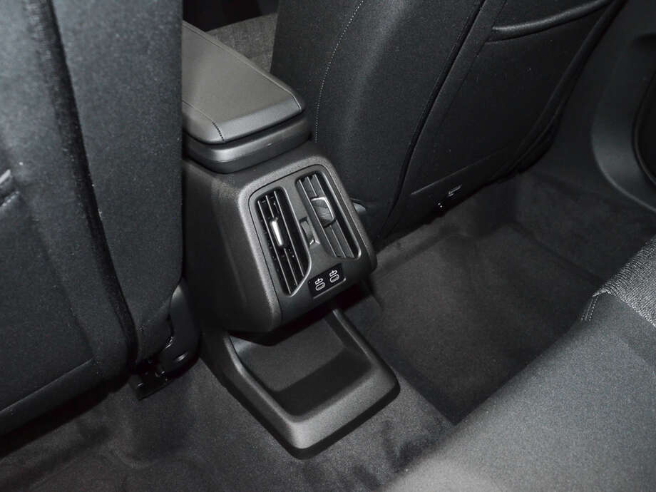 BMW 218 Active Tourer (Bild 14/17)