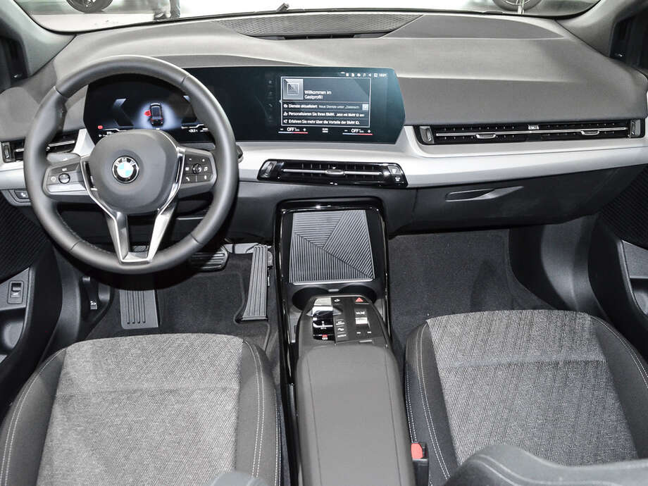 BMW 218 Active Tourer (Bild 6/16)
