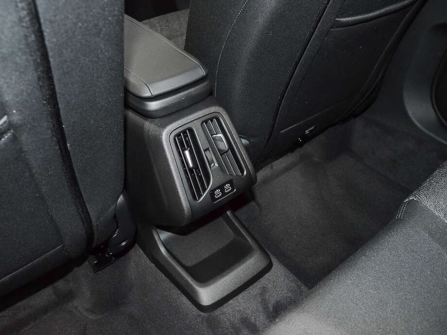 BMW 218 Active Tourer (Bild 13/16)