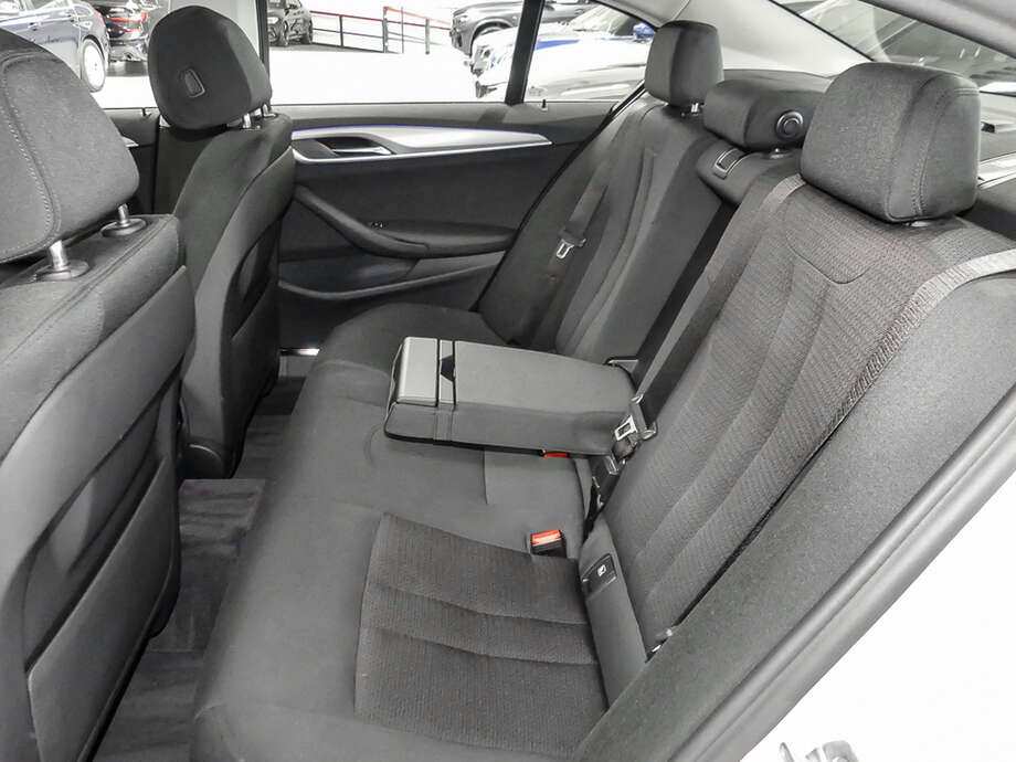 BMW 530e iPerformance (Bild 14/15)