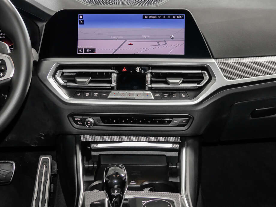 BMW 320d (Bild 8/15)