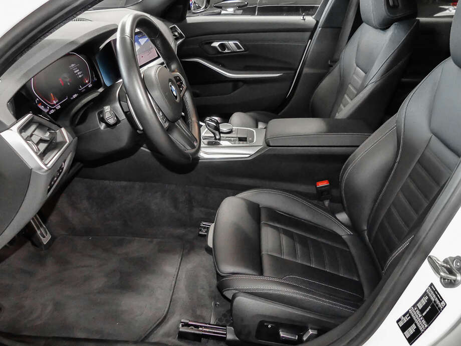 BMW 320d (Bild 10/15)