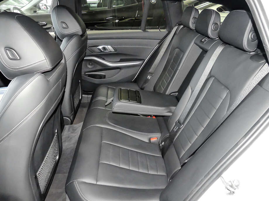 BMW 320d (Bild 14/15)