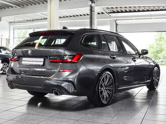 BMW 320i (Bild 2/18)