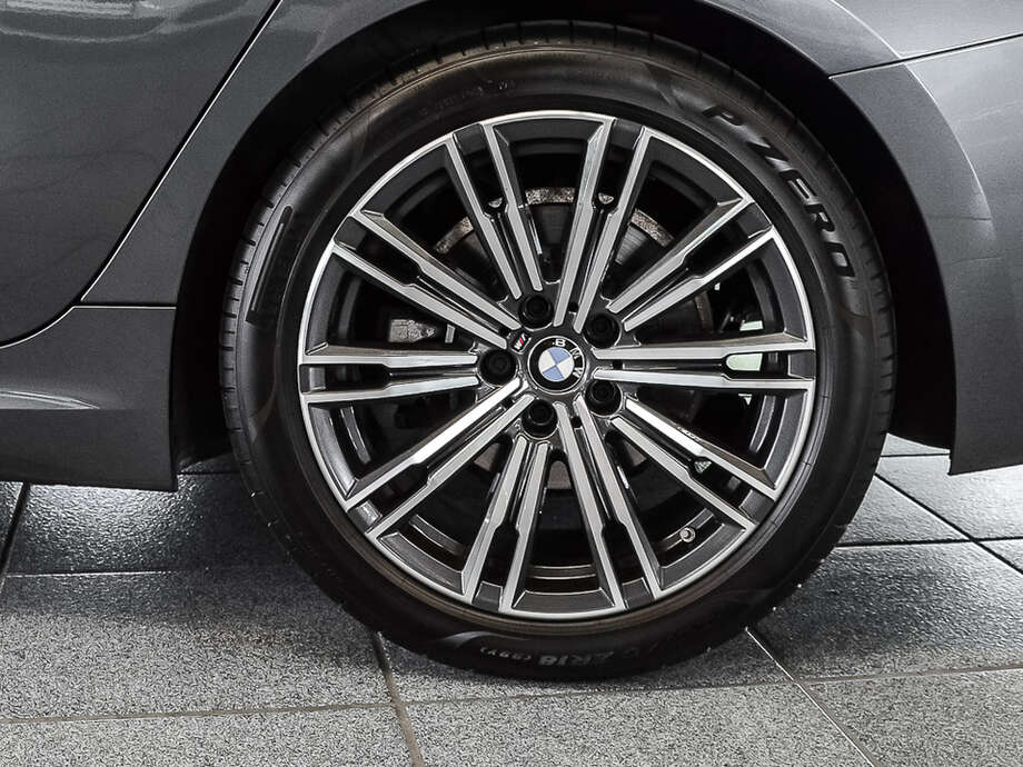 BMW 320i (Bild 6/18)