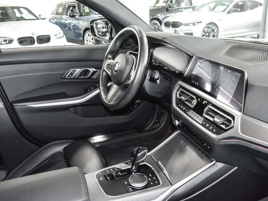 BMW 320i (Bild 7/18)