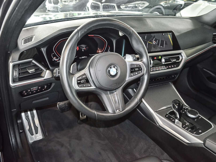 BMW 320i (Bild 8/18)