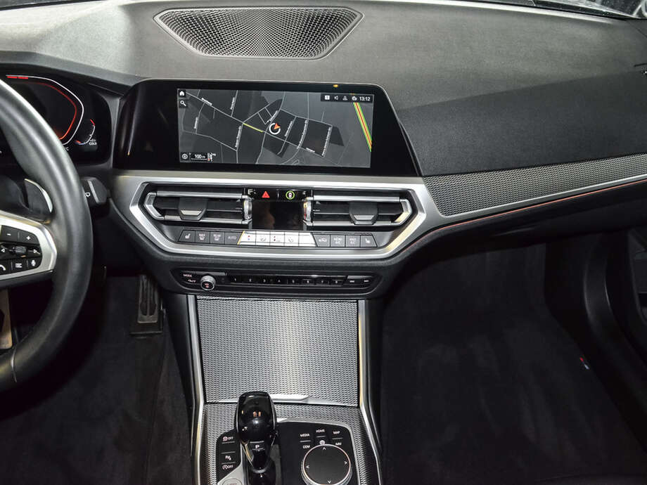BMW 320i (Bild 11/18)
