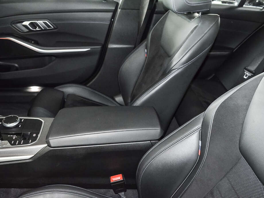 BMW 320i (Bild 13/18)