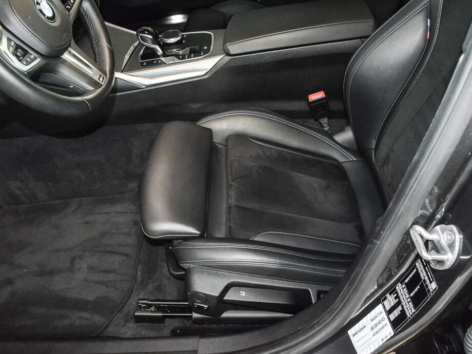 BMW 320i (Bild 15/18)