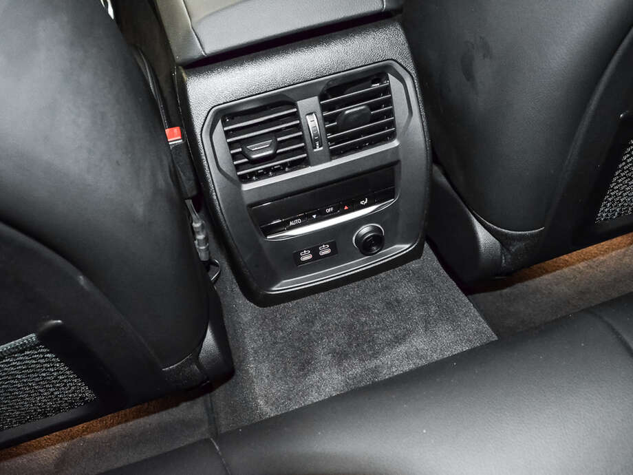 BMW 320i (Bild 17/18)