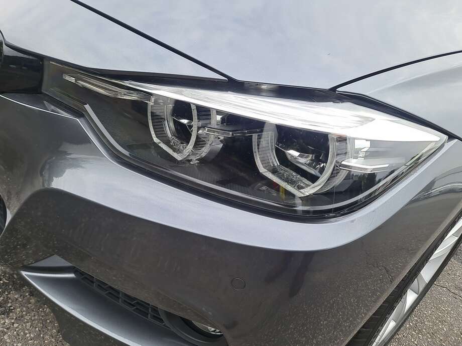 BMW 320d (Bild 8/24)