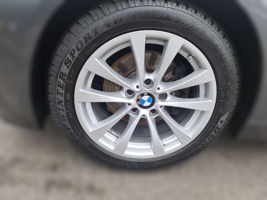BMW 320d (Bild 9/24)