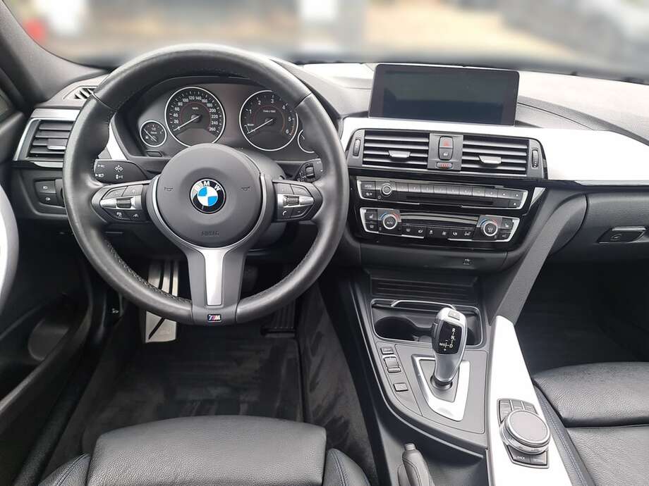 BMW 320d (Bild 11/24)