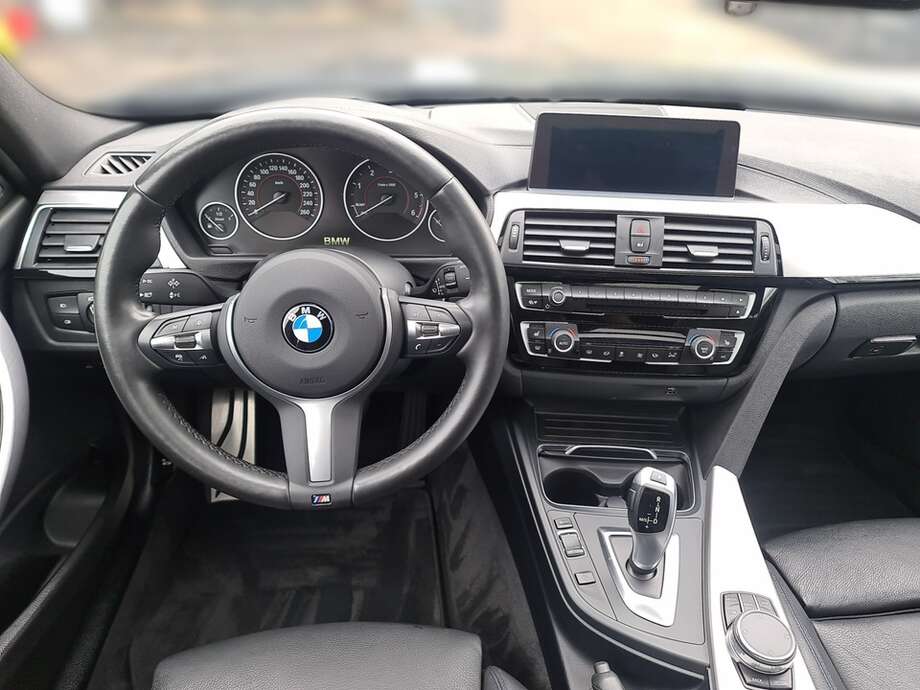 BMW 320d (Bild 12/24)