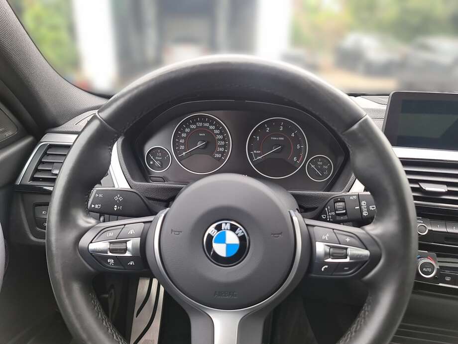 BMW 320d (Bild 14/24)