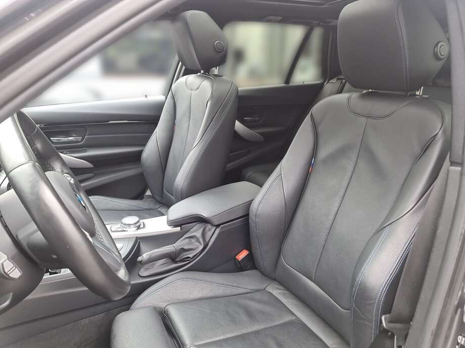 BMW 320d (Bild 16/24)